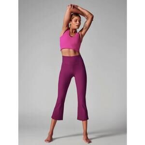Athleta M exotic fuchsia Elation Rib Crop Flare pant legging tight ankle workout